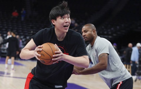 杨瀚森萎靡状况仍未改观 里斯被重用又成当头一棒